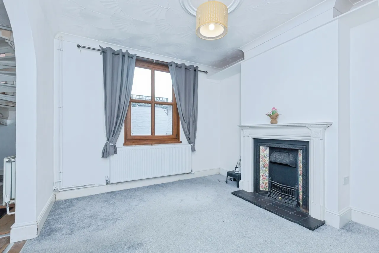 High Street, Syston, LE7, photo 6