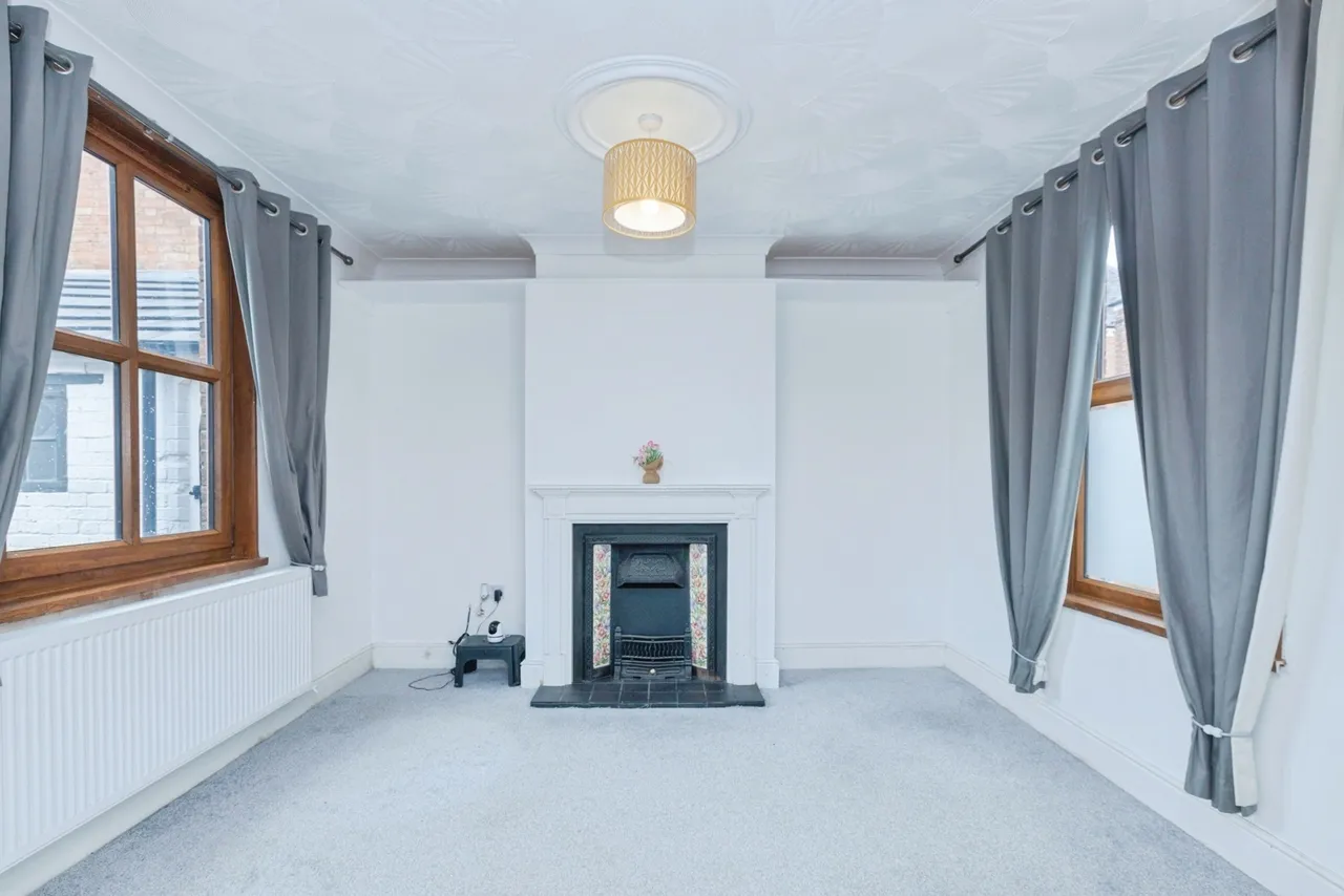 High Street, Syston, LE7, photo 5