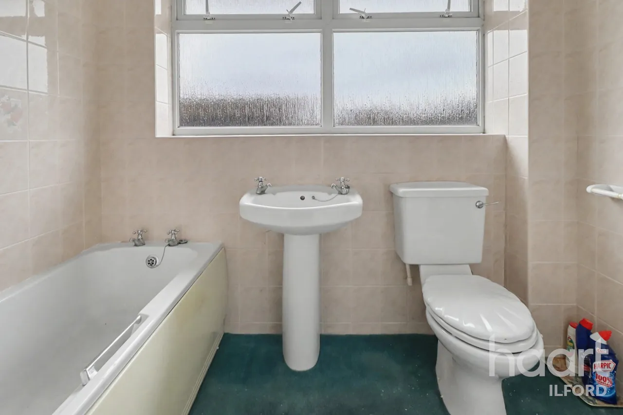 Edward Road, Chadwell Heath, RM6, photo 10