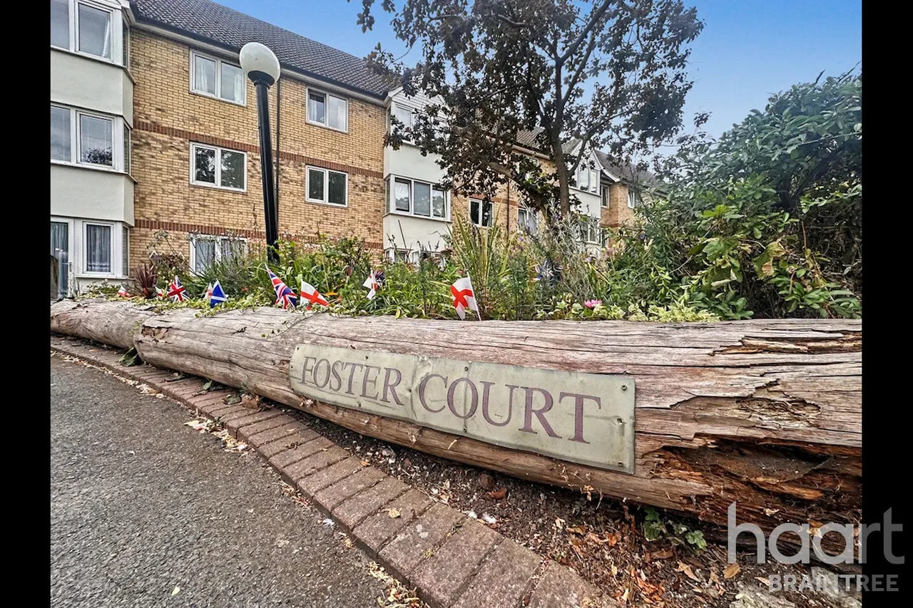 Foster Court, CM8, photo 12