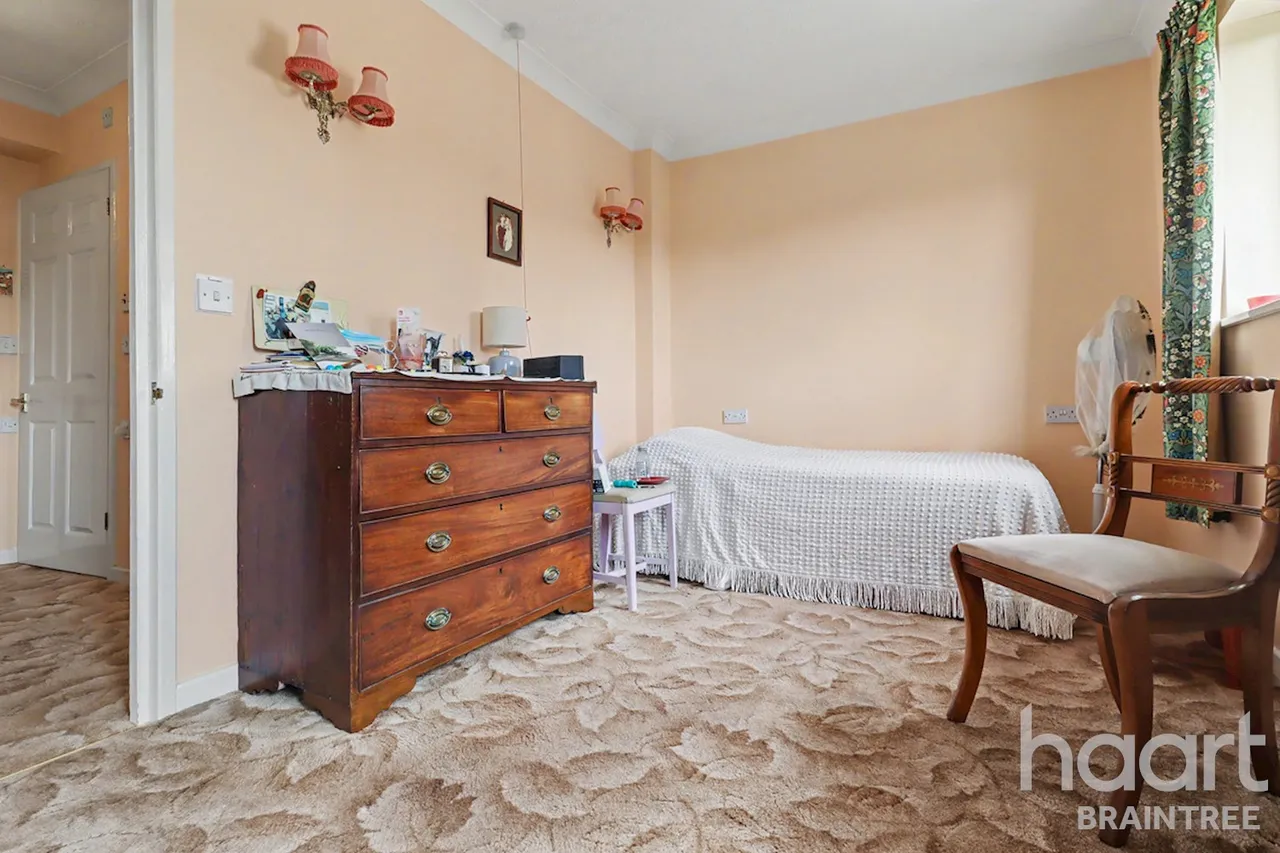 Foster Court, CM8, photo 7
