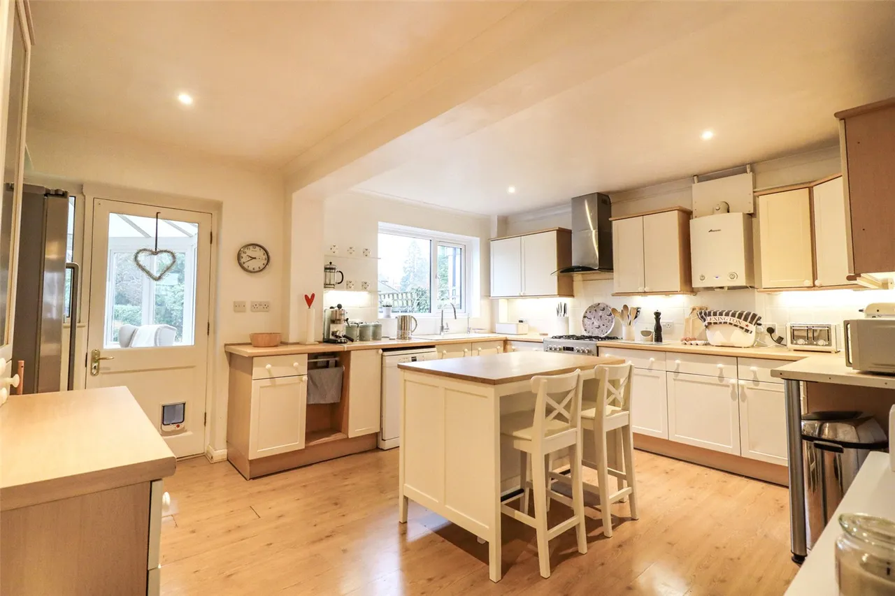 Queens Road, Fleet, Hampshire, GU52 7LE, photo 2