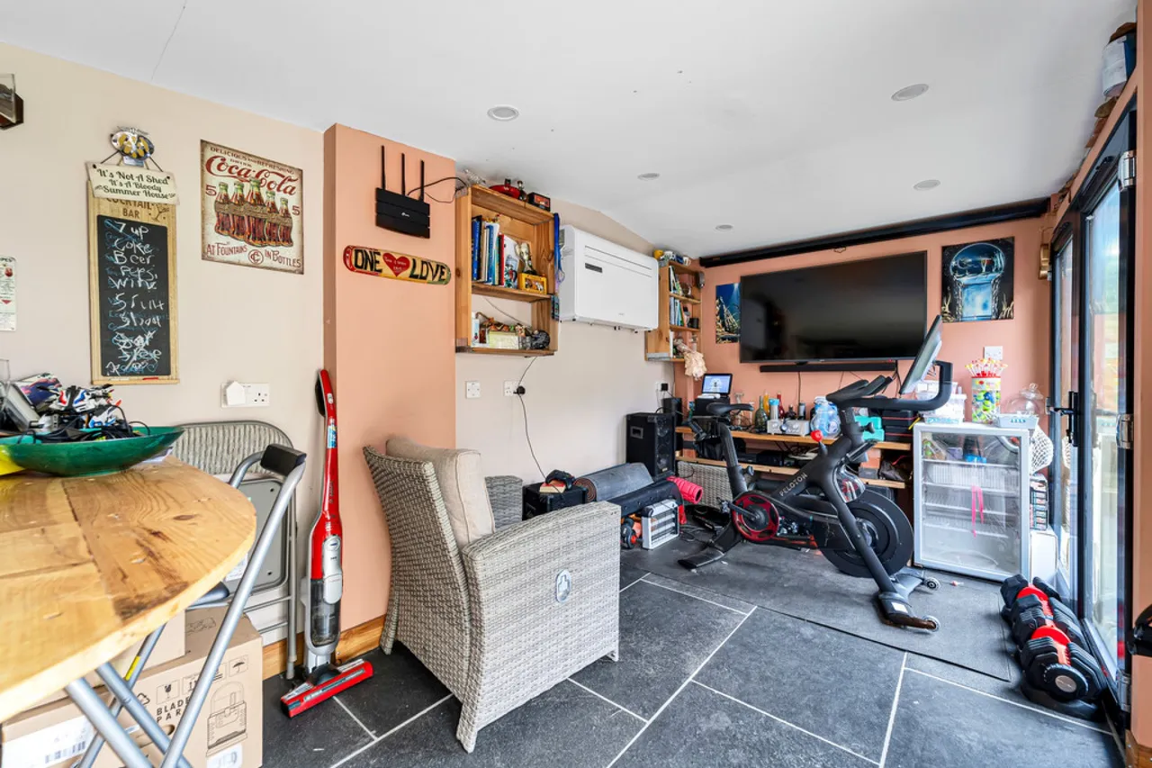 Fordbridge Road, Ashford, TW15, photo 19