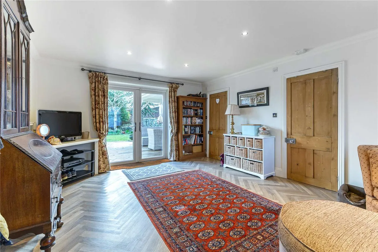 Grove Road, Lymington, Hampshire, SO41 3RF, photo 9
