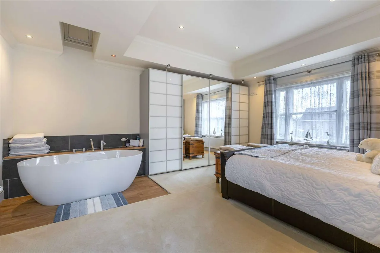 Grove Road, Lymington, Hampshire, SO41 3RF, photo 12