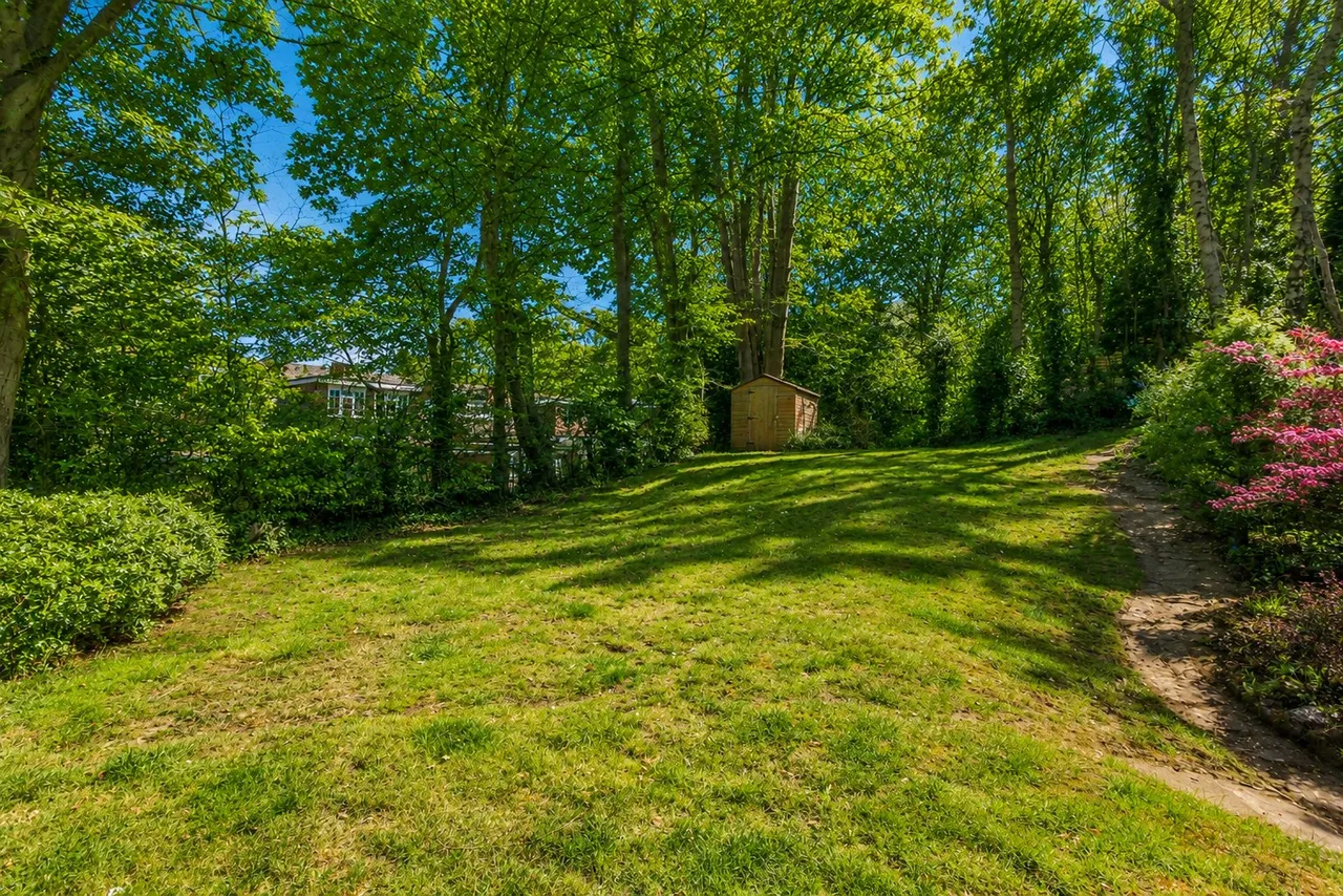 Laurel Grove, Wrecclesham, GU10, photo 16