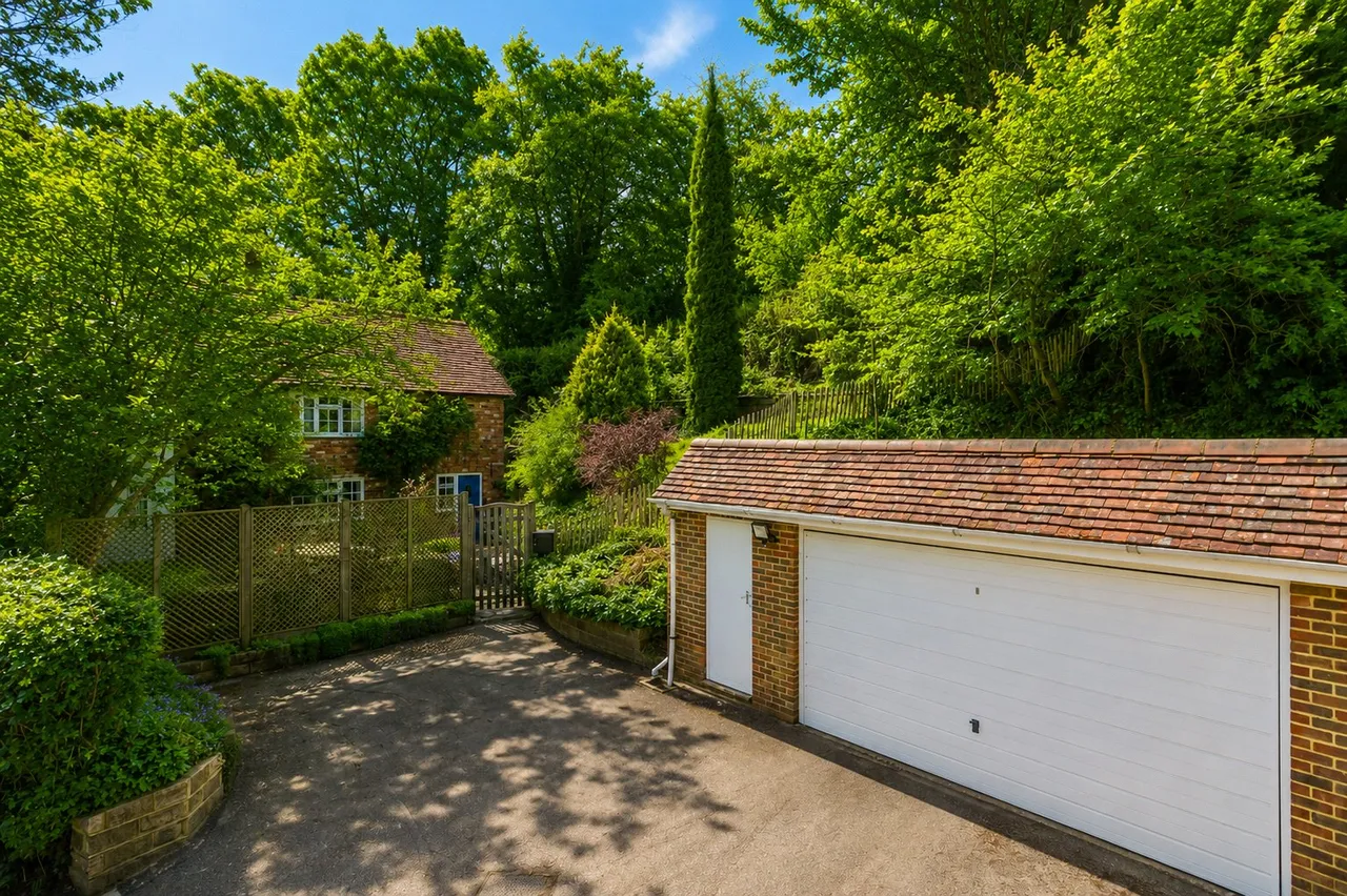 Laurel Grove, Wrecclesham, GU10, photo 19