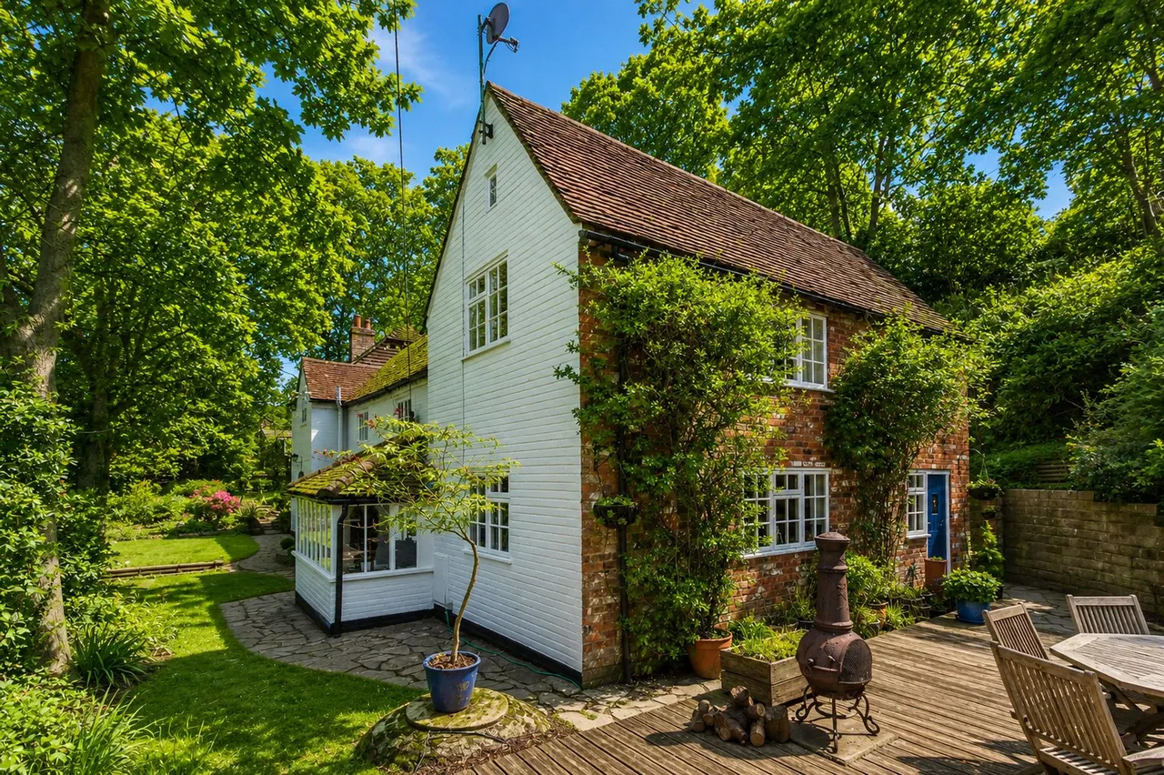 Laurel Grove, Wrecclesham, GU10, photo 18