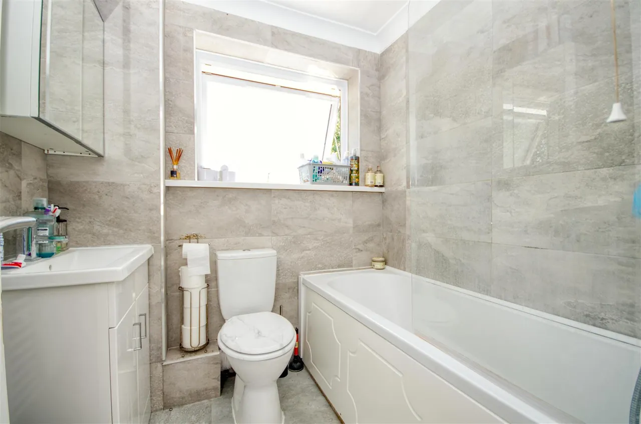 Rose Close, Hedge End, Southampton, SO30 2GR, photo 13