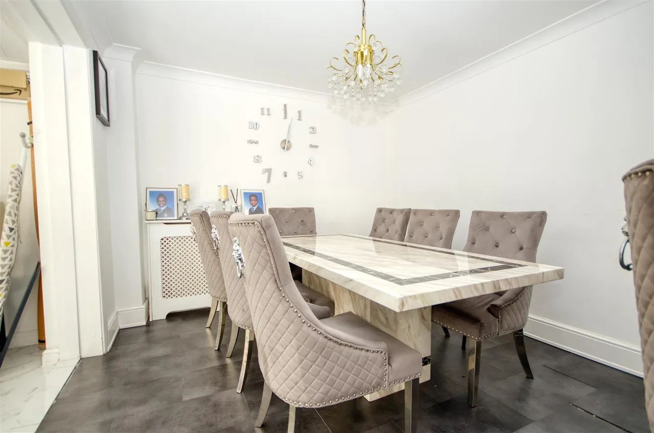 Rose Close, Hedge End, Southampton, SO30 2GR, photo 4