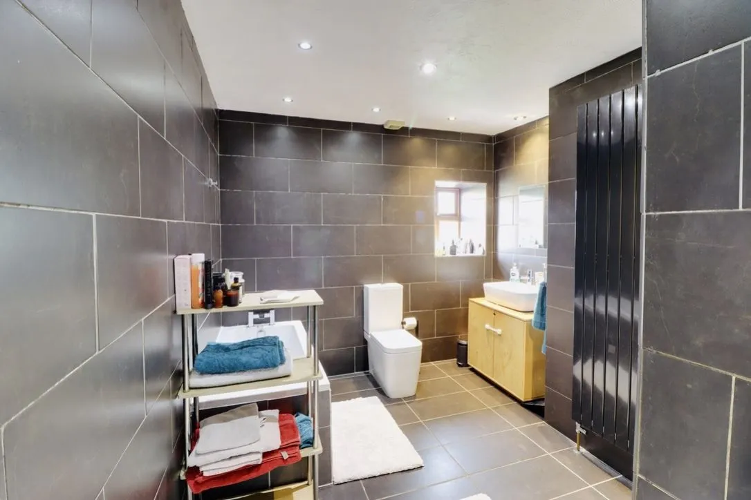 Hollin Hall Farm, Denholme, BD13, photo 10