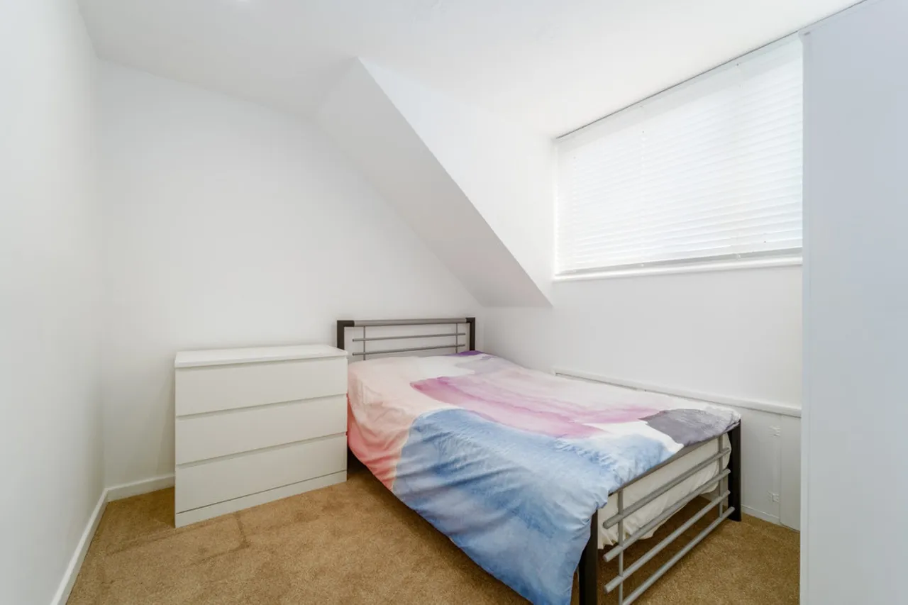 Gables Avenue, Ashford, TW15, photo 9