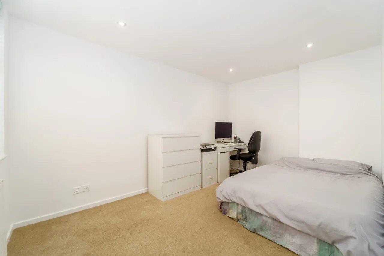 Gables Avenue, Ashford, TW15, photo 8