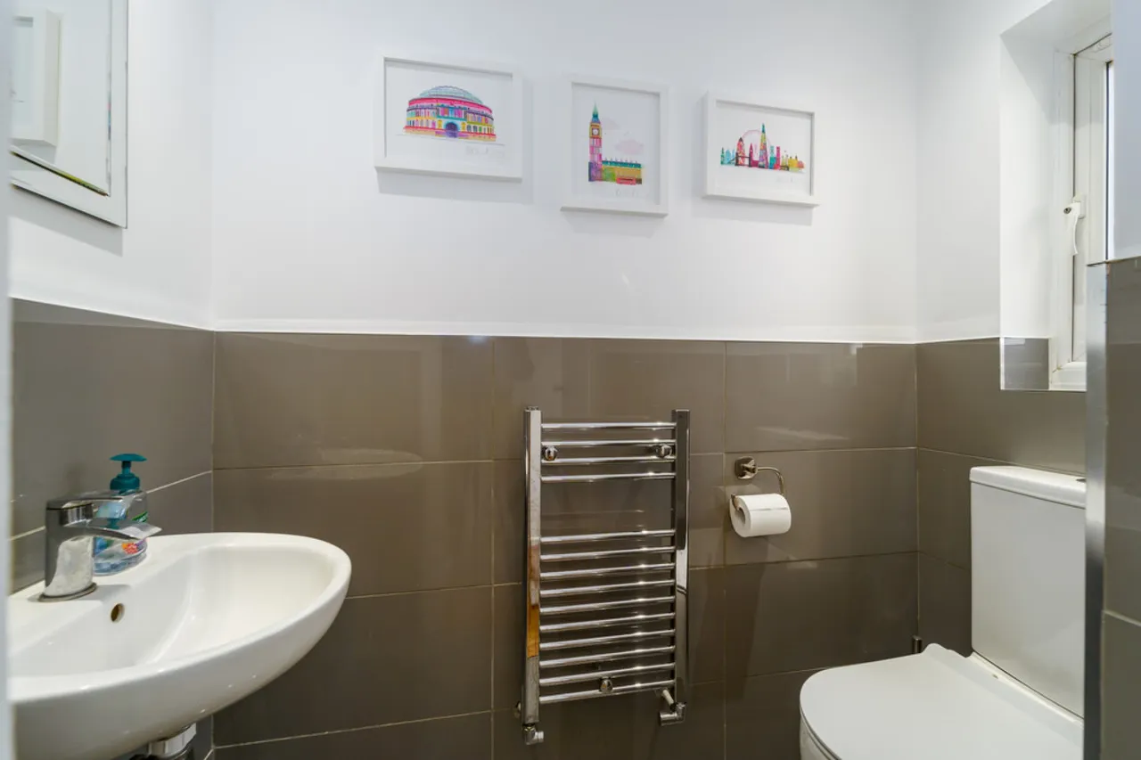 Gables Avenue, Ashford, TW15, photo 16