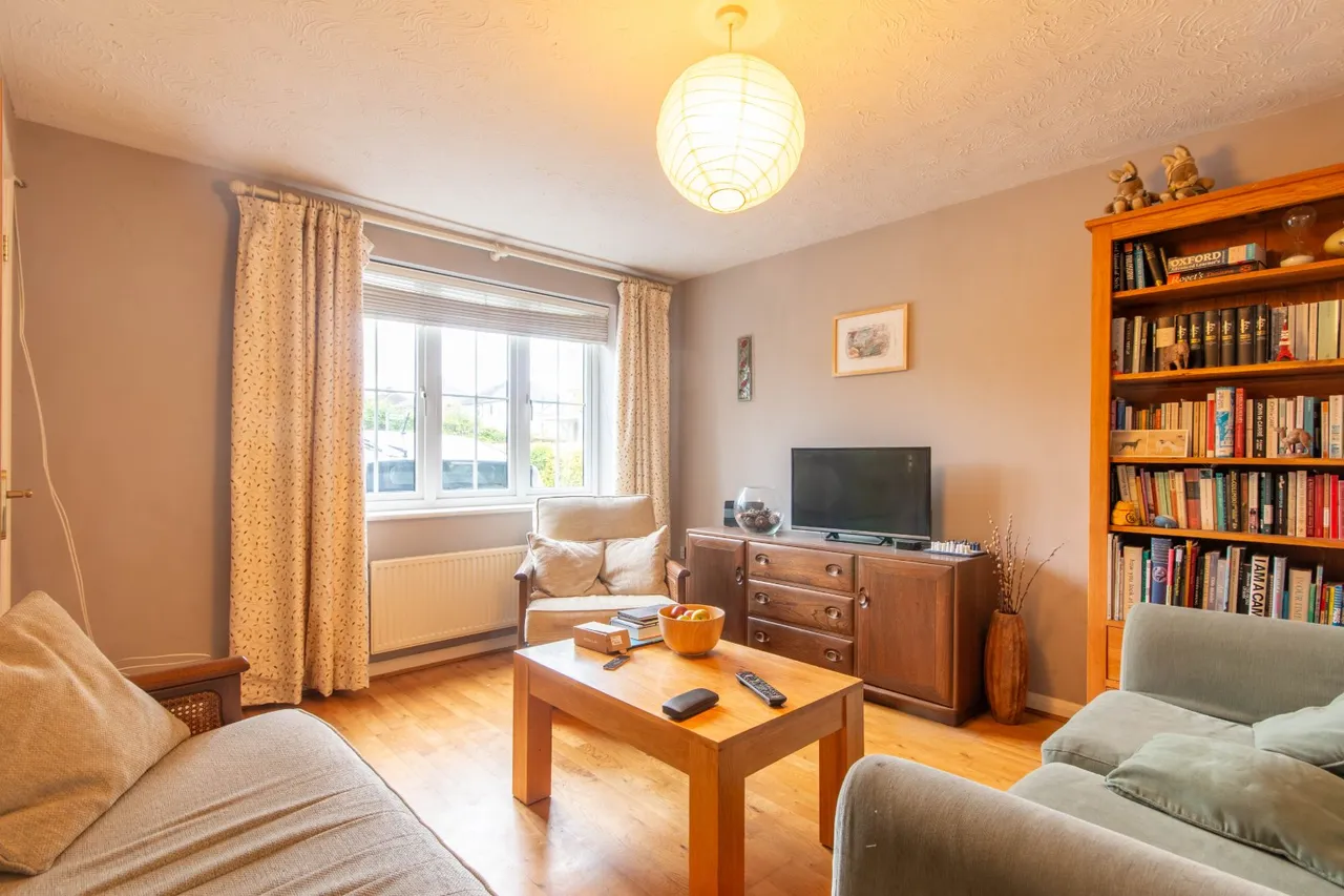 Lysander Way, Cottingley, BD16, photo 2