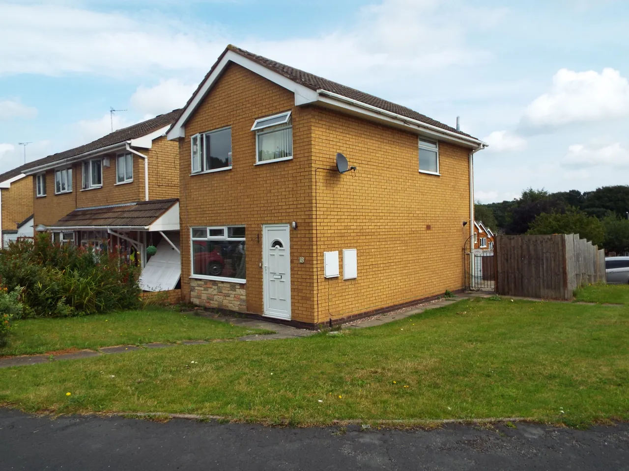 3 bed house to rent — Long Croft, Cannock, WS12