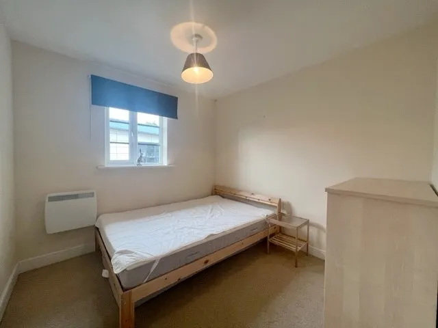 Wallis Square, Farnborough, Hampshire, GU14 7GR, photo 6