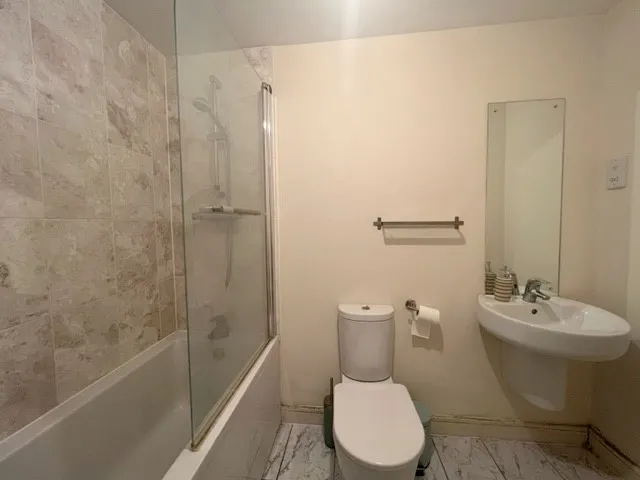 Wallis Square, Farnborough, Hampshire, GU14 7GR, photo 7