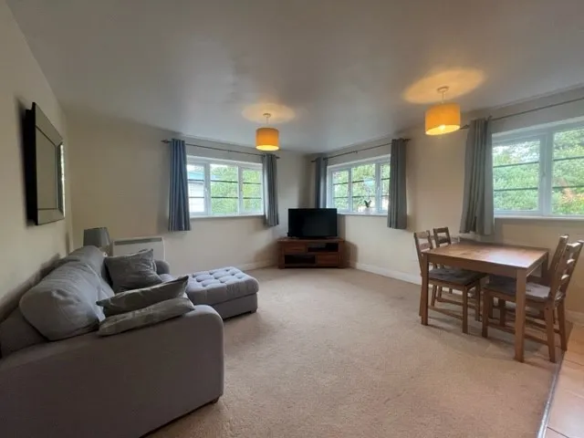 Wallis Square, Farnborough, Hampshire, GU14 7GR, photo 3
