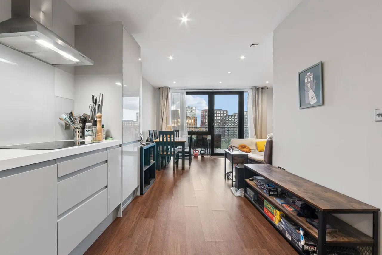 2 bed flat for sale, Leamouth Road, London, E14
