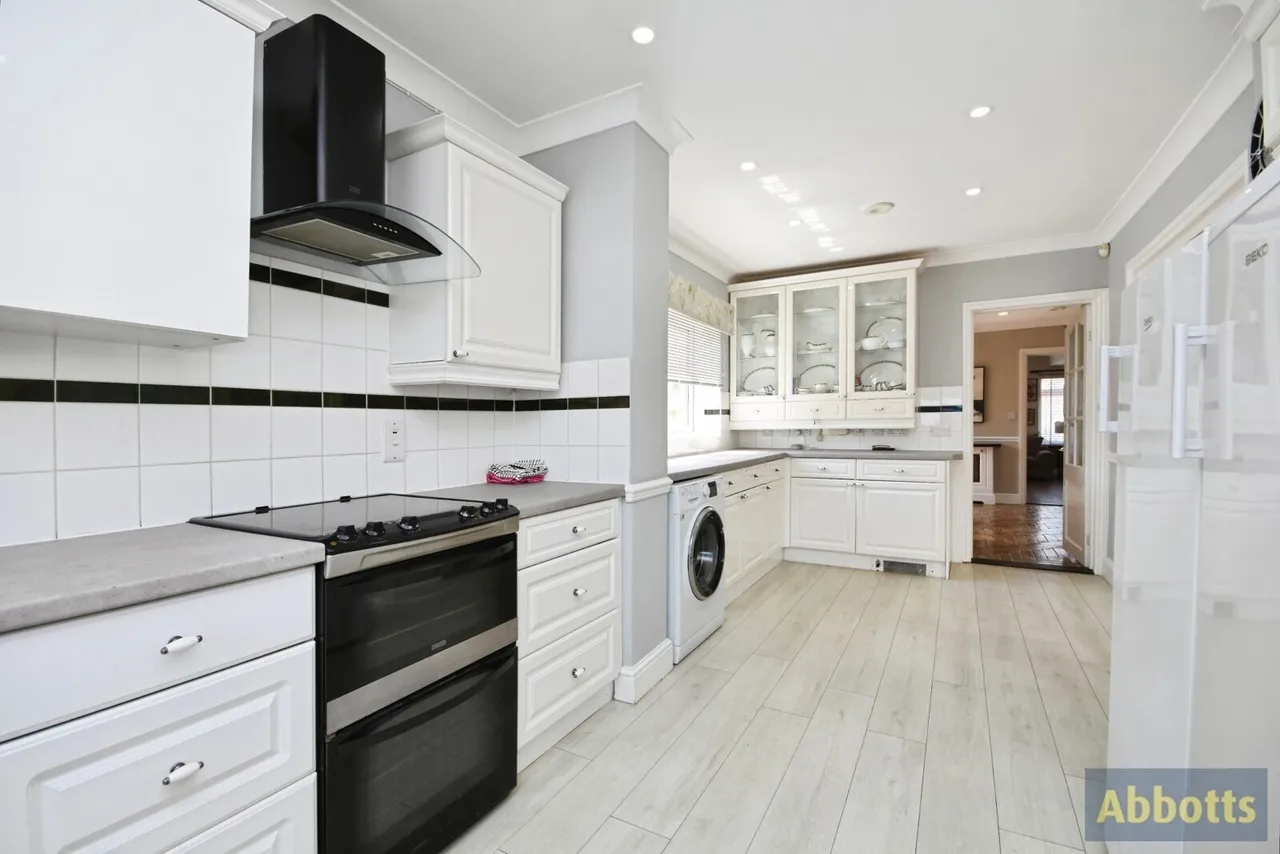 Marine Avenue, CANVEY ISLAND, Essex, SS8, photo 10