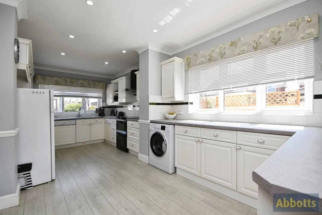 Marine Avenue, CANVEY ISLAND, Essex, SS8, photo 8
