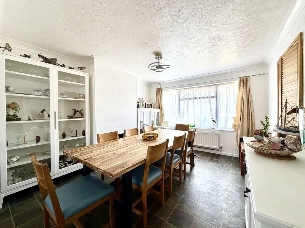 Warren Crescent, Calne, photo 4