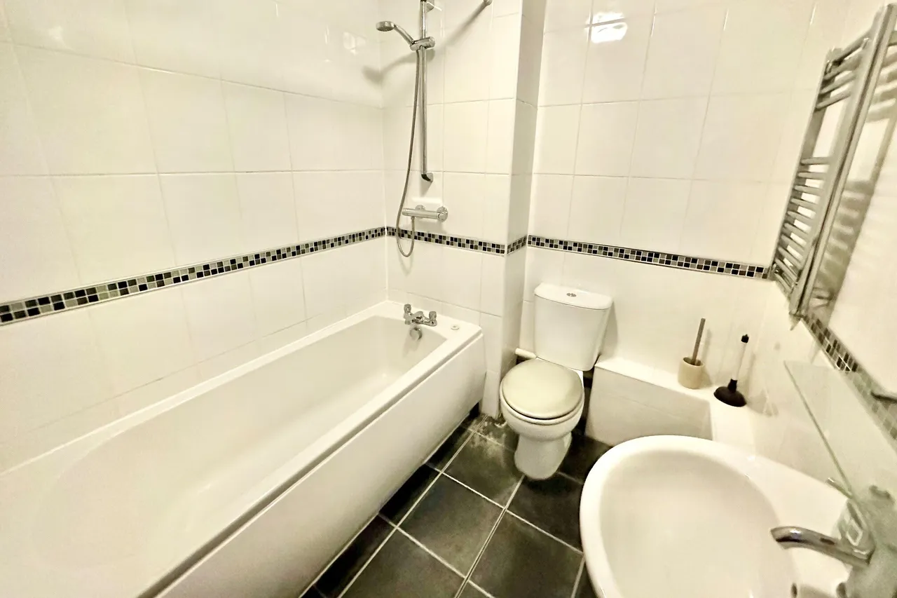 Whitehall Lane, Grays, photo 11
