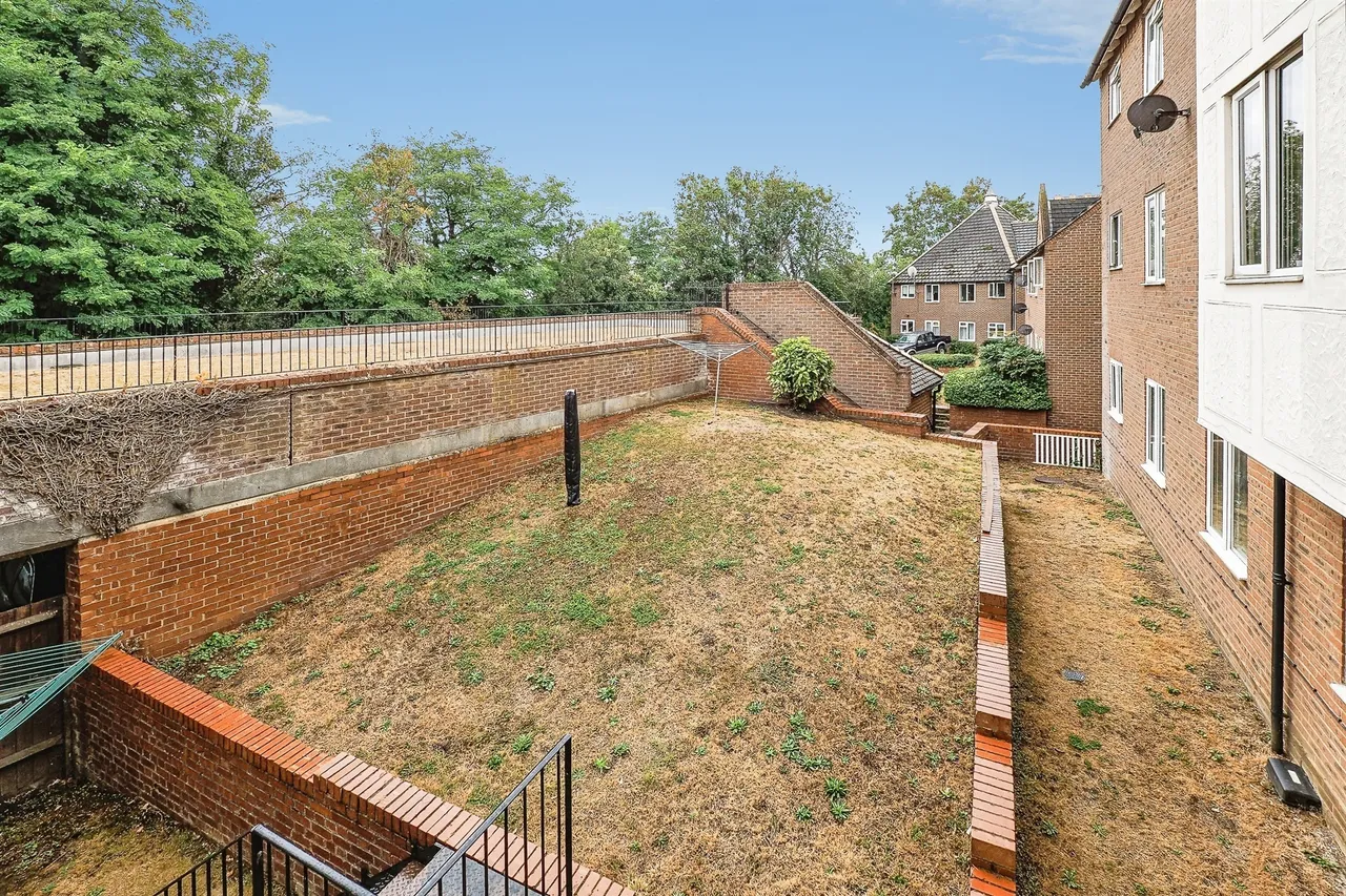 Whitehall Lane, Grays, photo 12