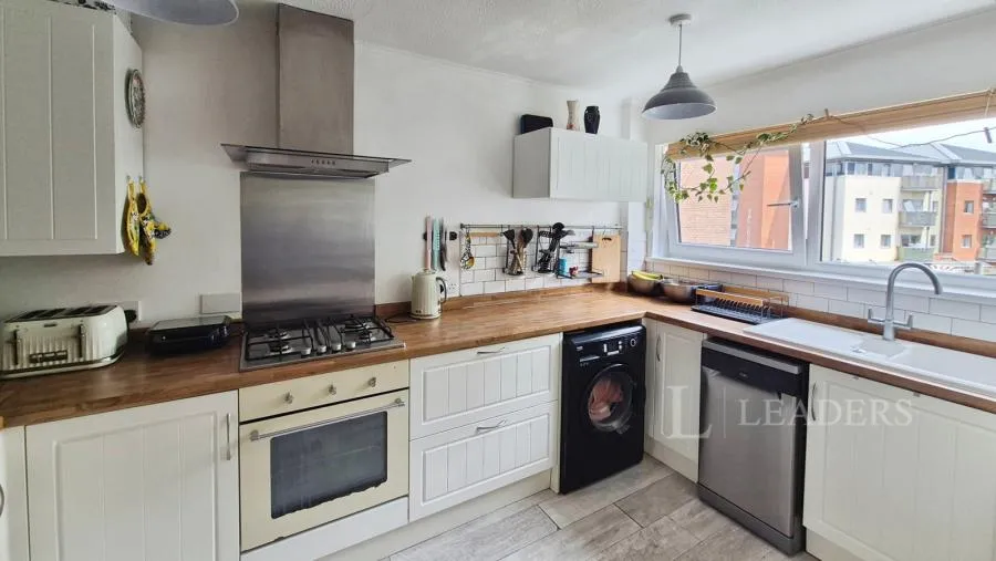 Bishopsfield Road, Fareham, PO14, photo 3