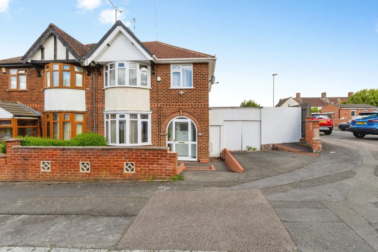 3 bed house for sale, Peters Drive, Leicester, LE5