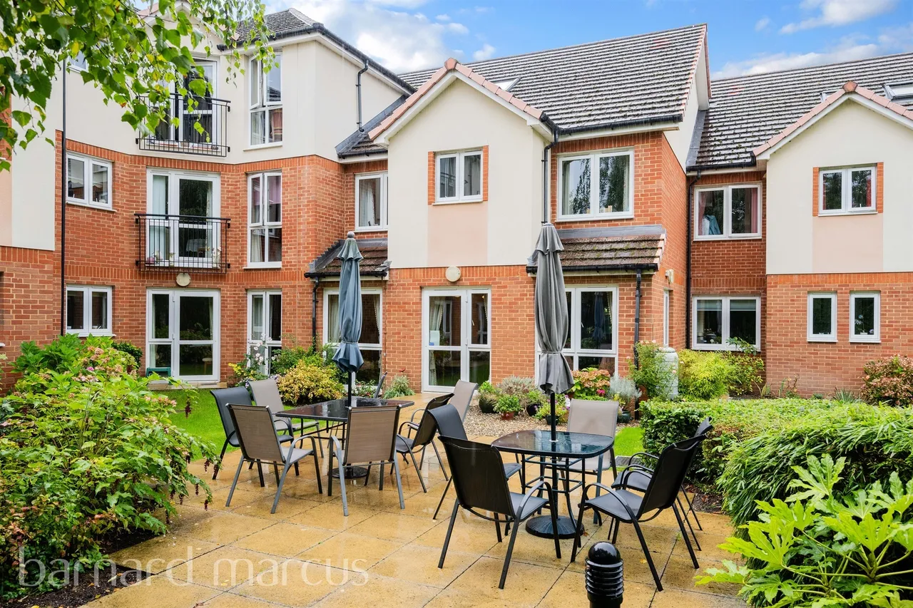 Kingston Road, Epsom, photo 6