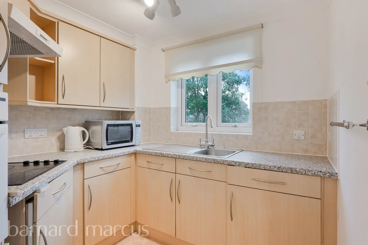 Kingston Road, Epsom, photo 2