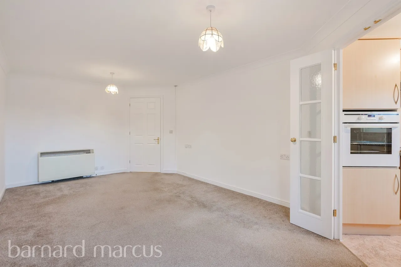 Kingston Road, Epsom, photo 3