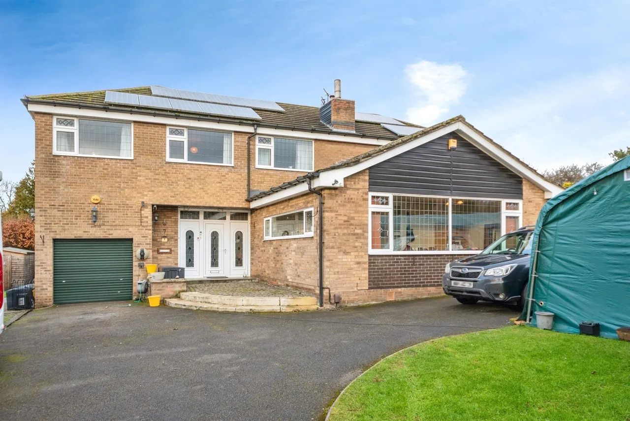 4 bed house for sale — Woodlands Drive, Grantham