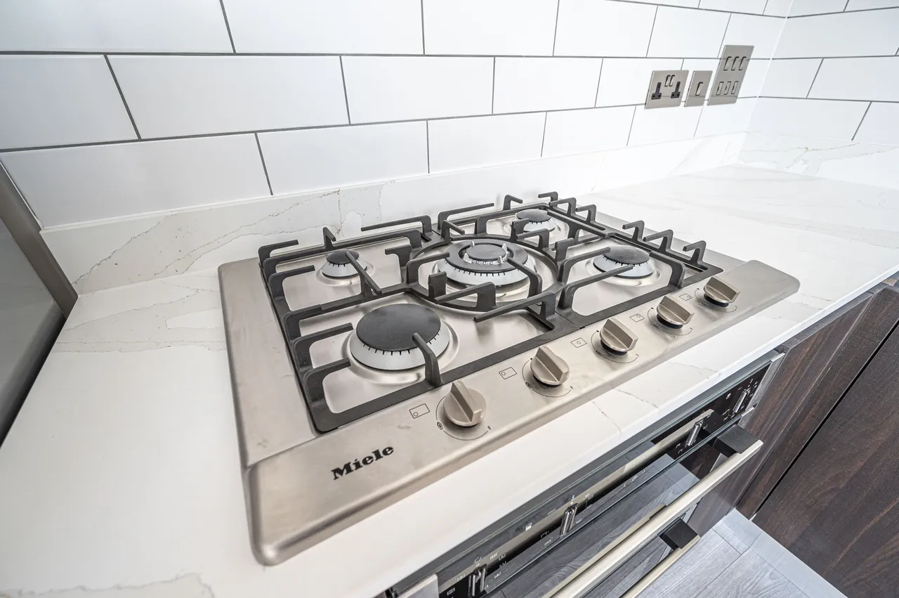 Flat 3, 68 The Ridgeway, London, photo 4