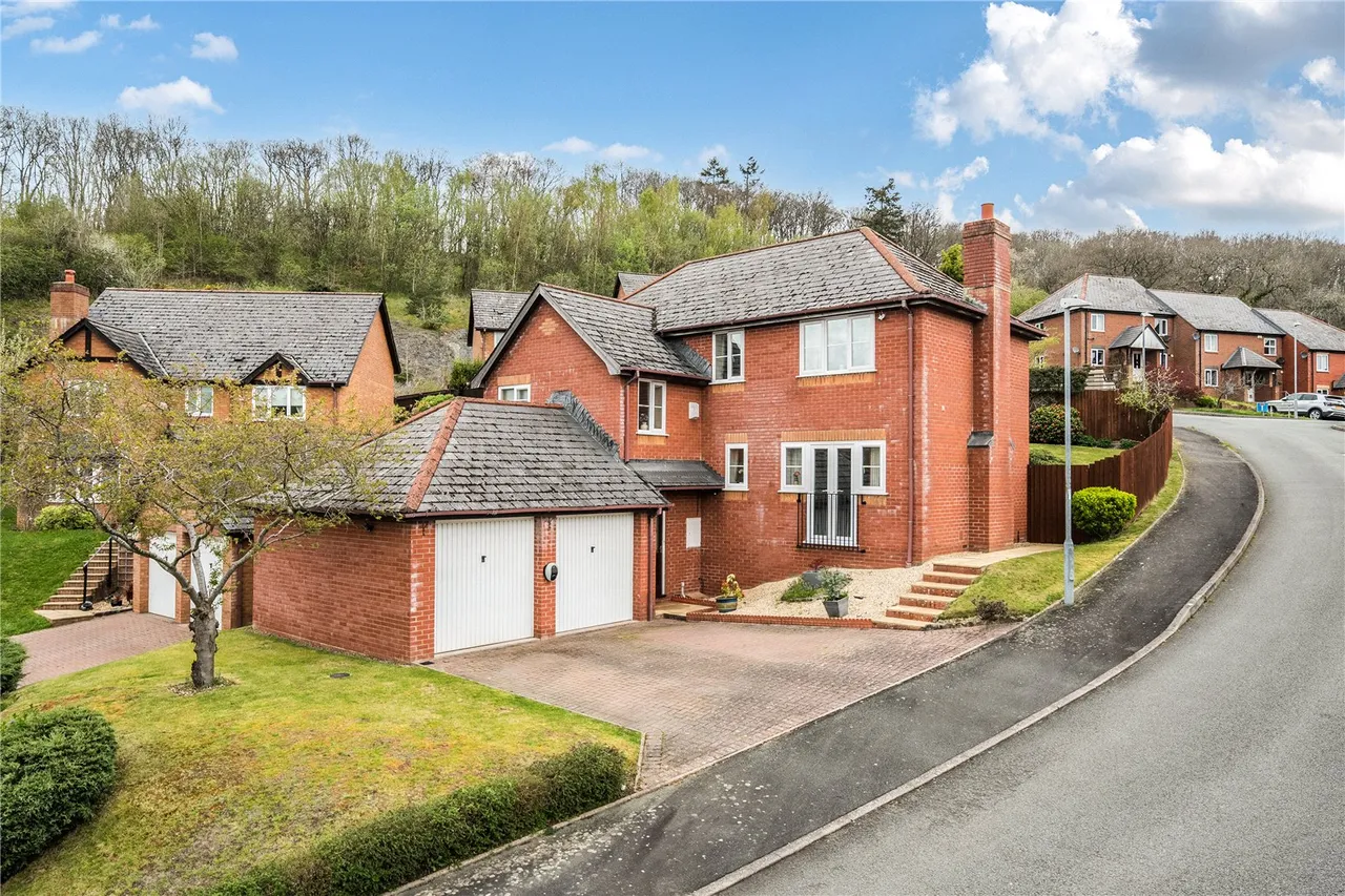5 bed house for sale, Primrose Drive, Newtown