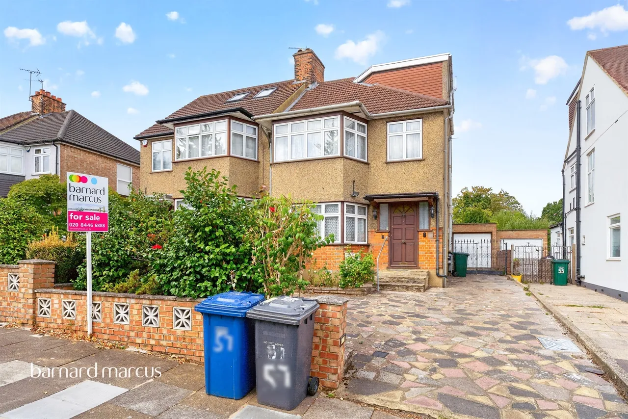 4 bed house for sale, Monks Avenue, Barnet, EN5