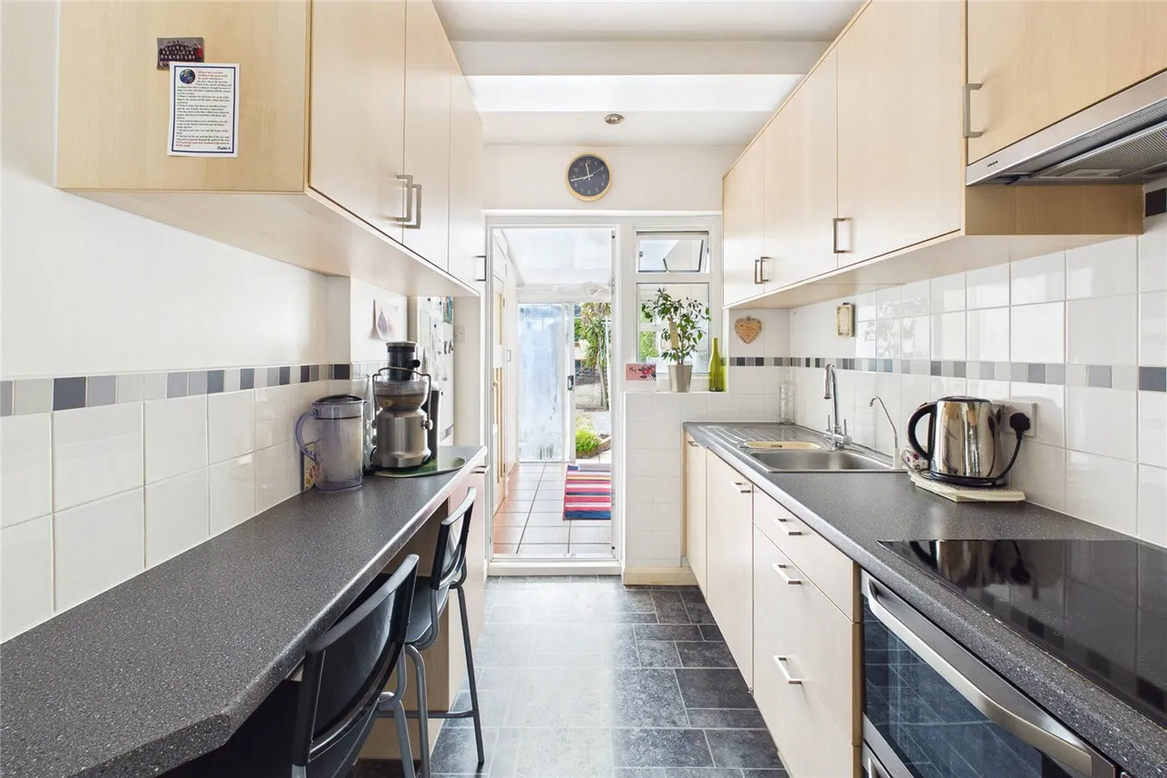Lyndhurst Avenue, London, SW16, photo 12