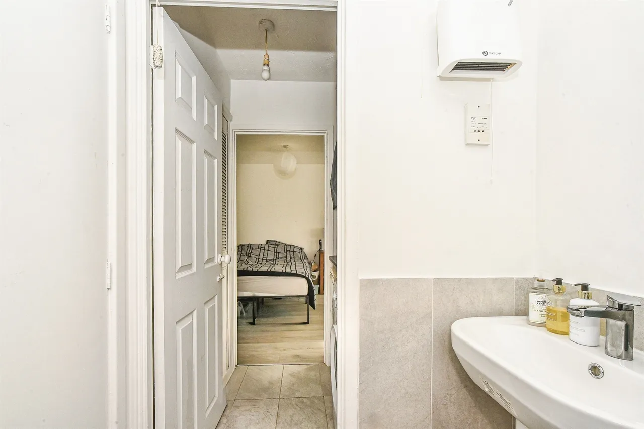 Carman Close, Swindon, SN3, photo 8