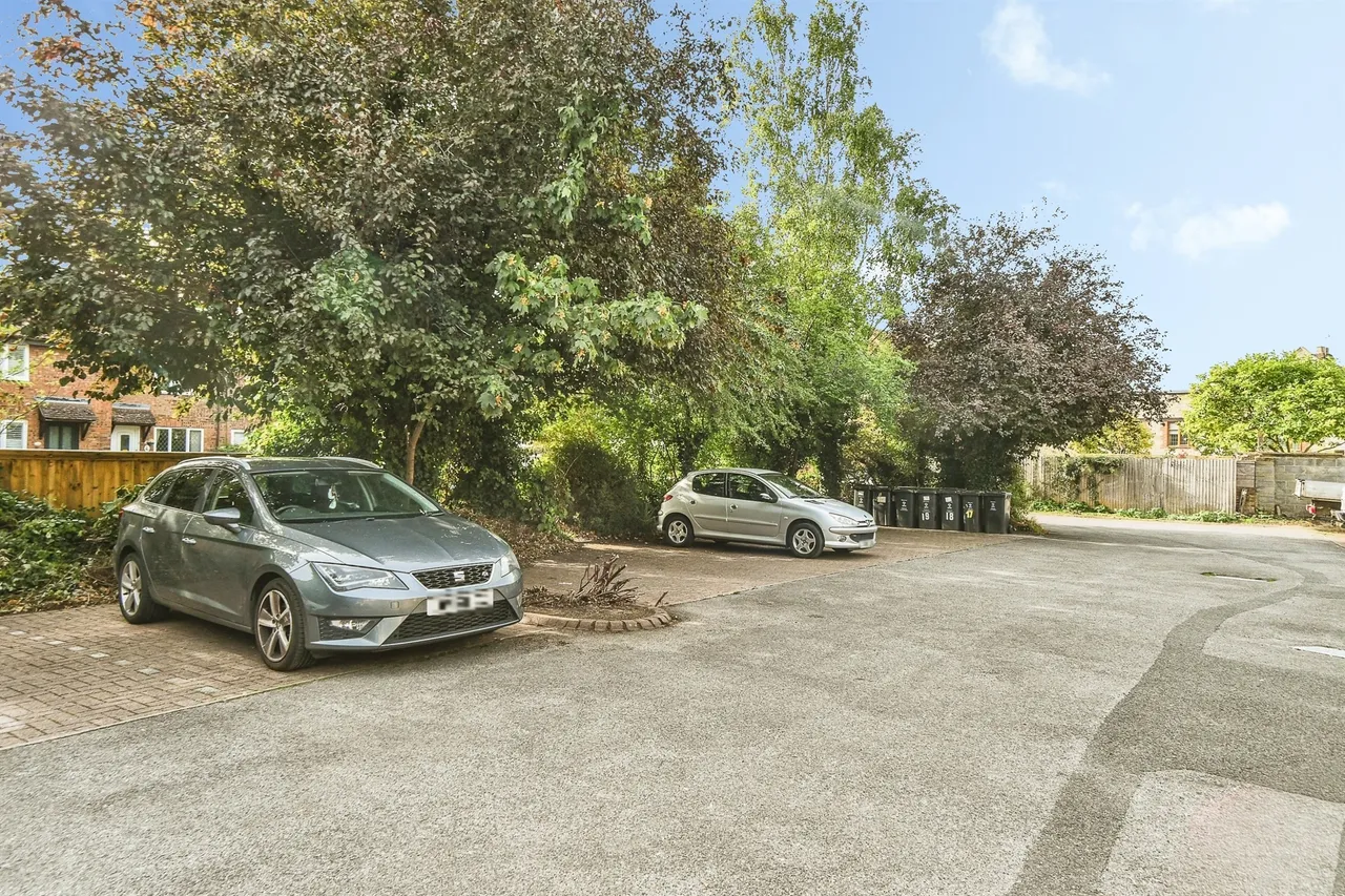 Carman Close, Swindon, SN3, photo 5
