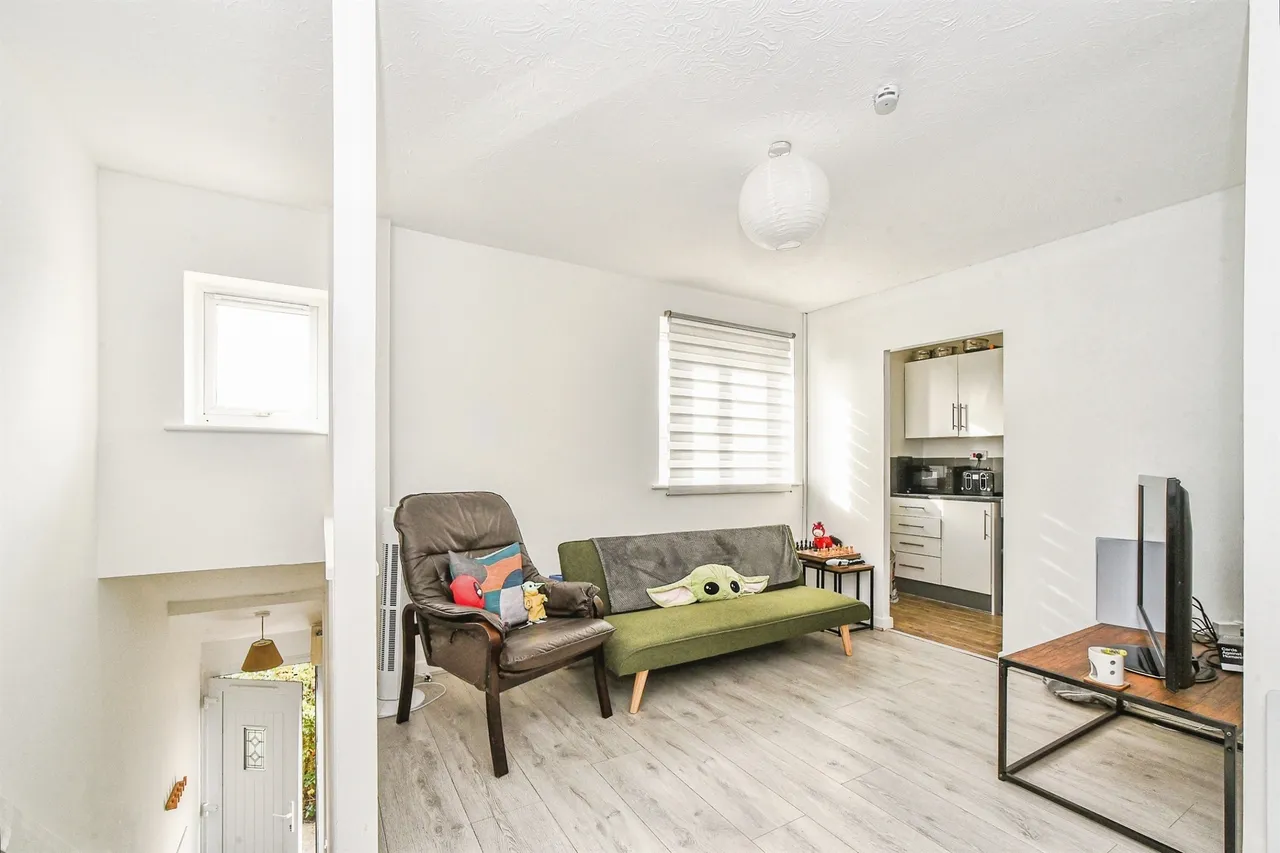 Carman Close, Swindon, SN3, photo 11