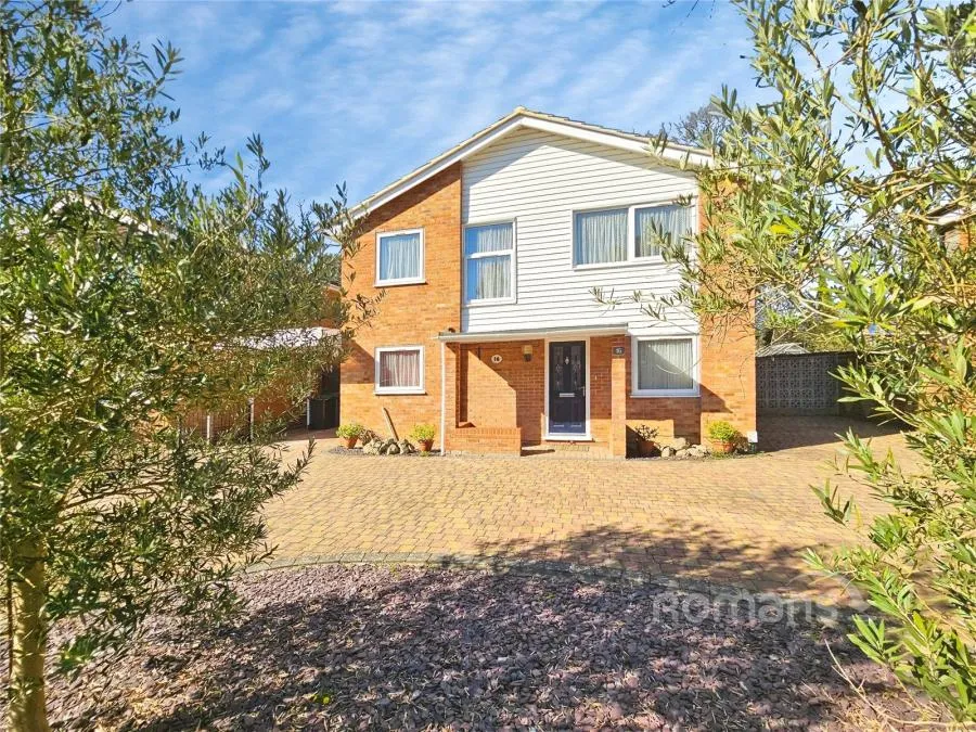 4 bed house for sale, Fir Tree Way, Fleet, GU52