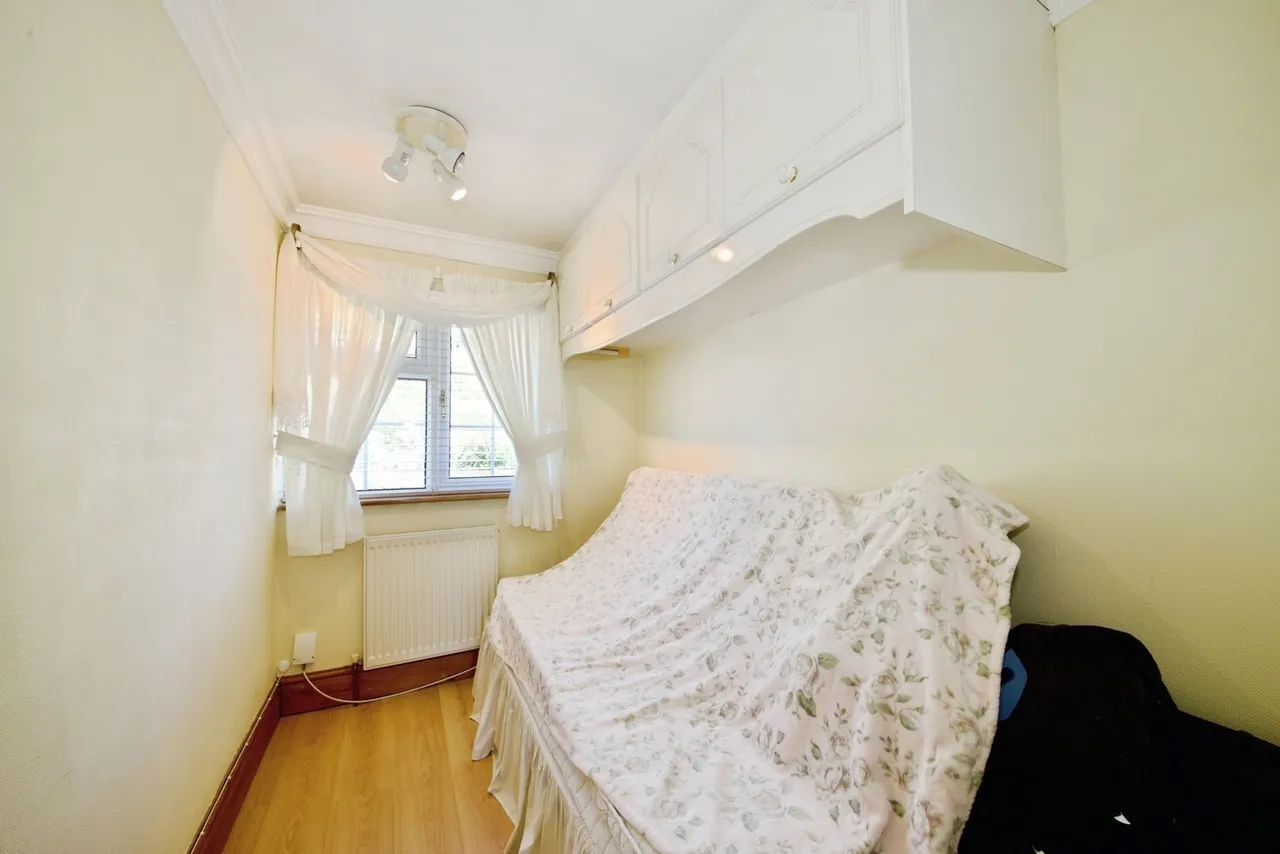Shepherds Close, ROMFORD, Essex, RM6, photo 14