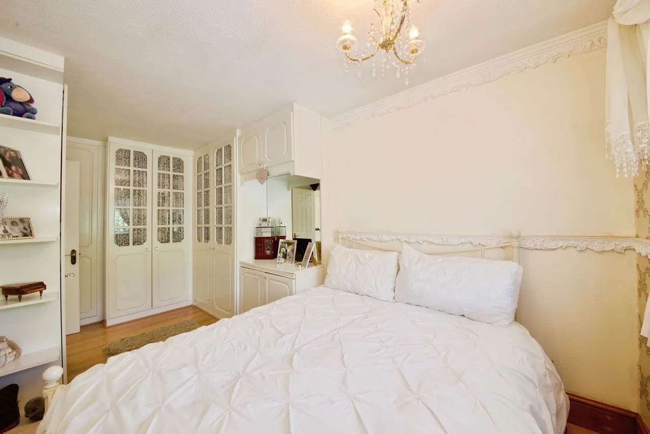 Shepherds Close, ROMFORD, Essex, RM6, photo 15