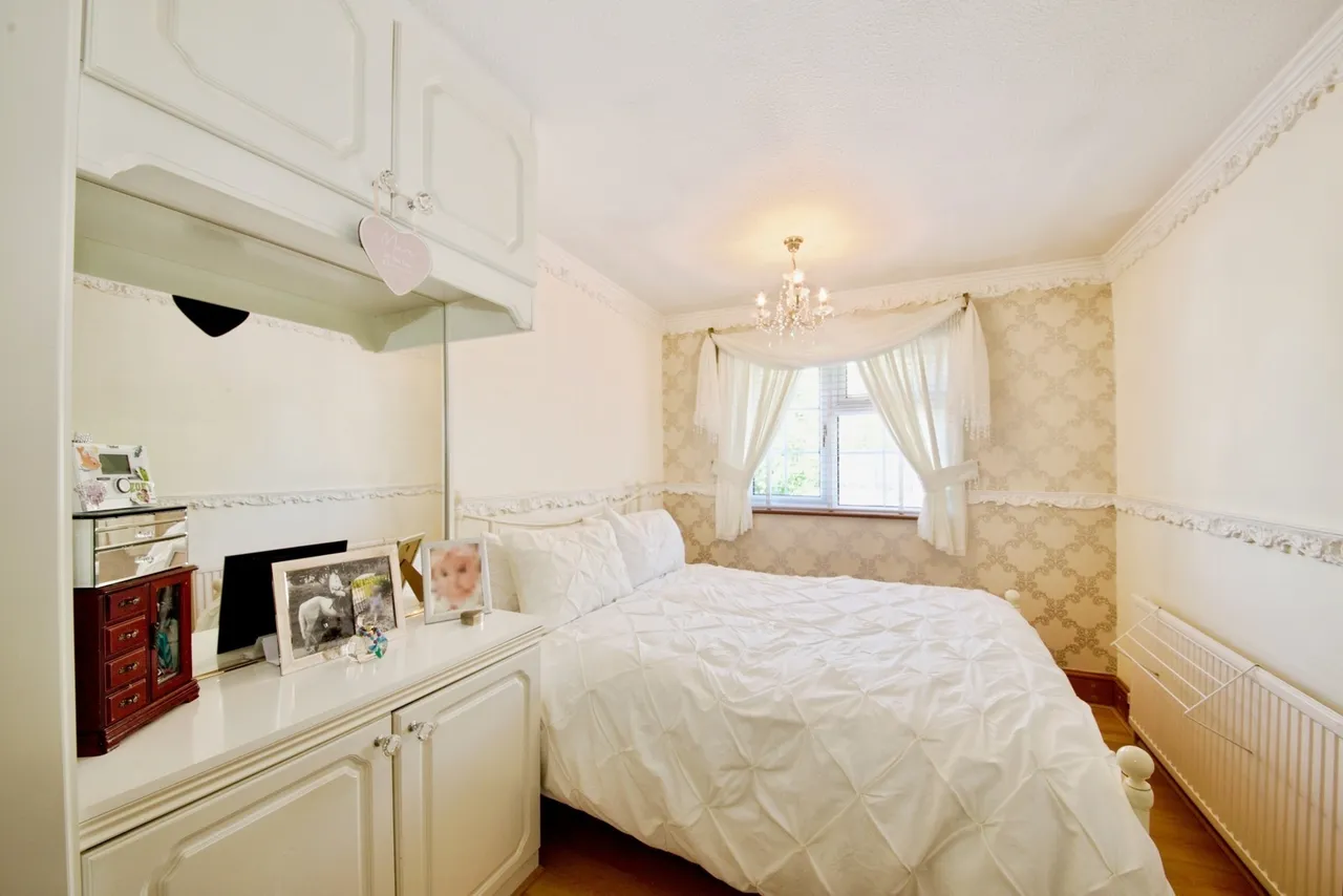Shepherds Close, ROMFORD, Essex, RM6, photo 16