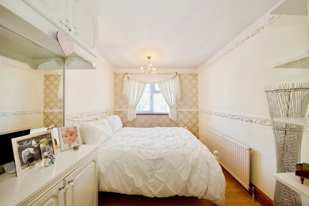 Shepherds Close, ROMFORD, Essex, RM6, photo 20