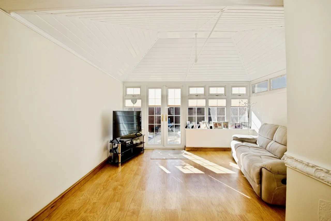 Shepherds Close, ROMFORD, Essex, RM6, photo 8
