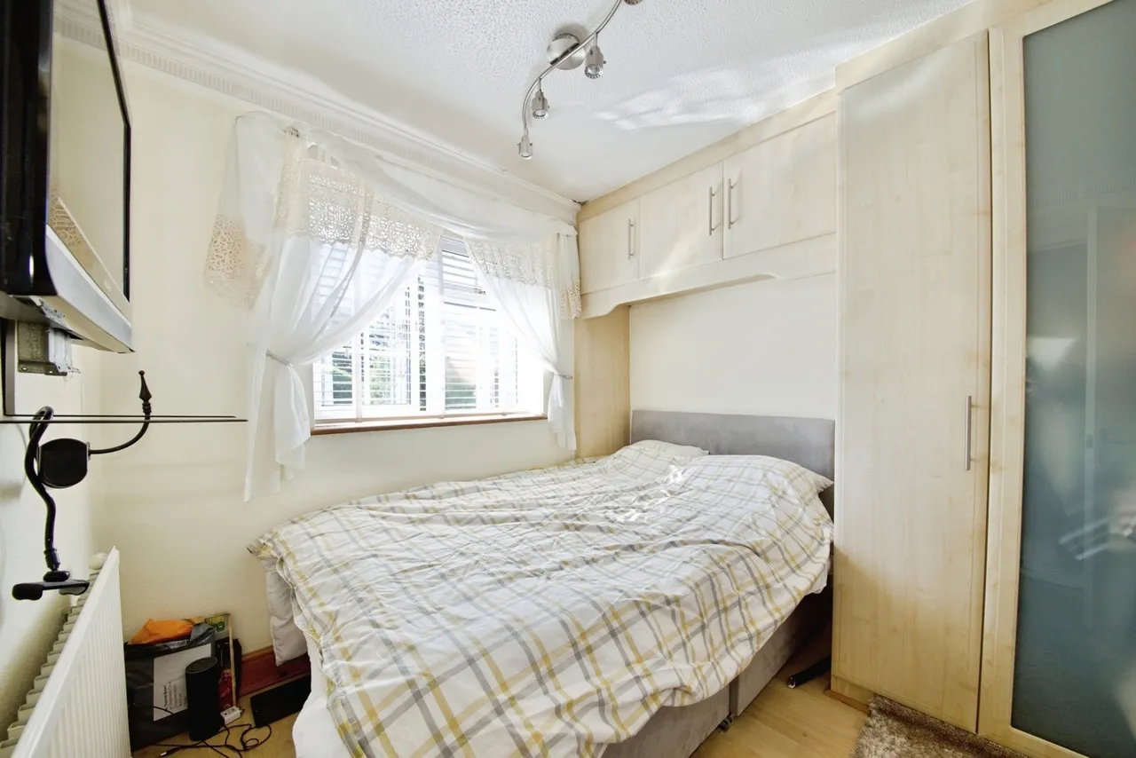 Shepherds Close, ROMFORD, Essex, RM6, photo 19