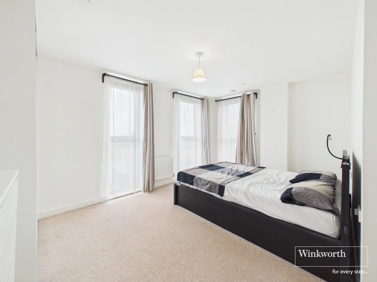 High Road, Wembley, HA9, photo 4